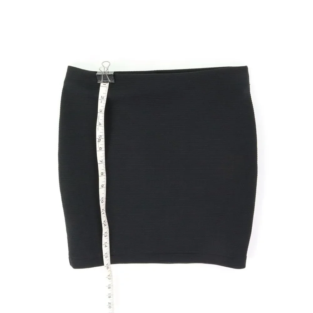 H&M Short Skirt‎ Womens Size S Black Fluted Polyester Blend Stretch Pull-On